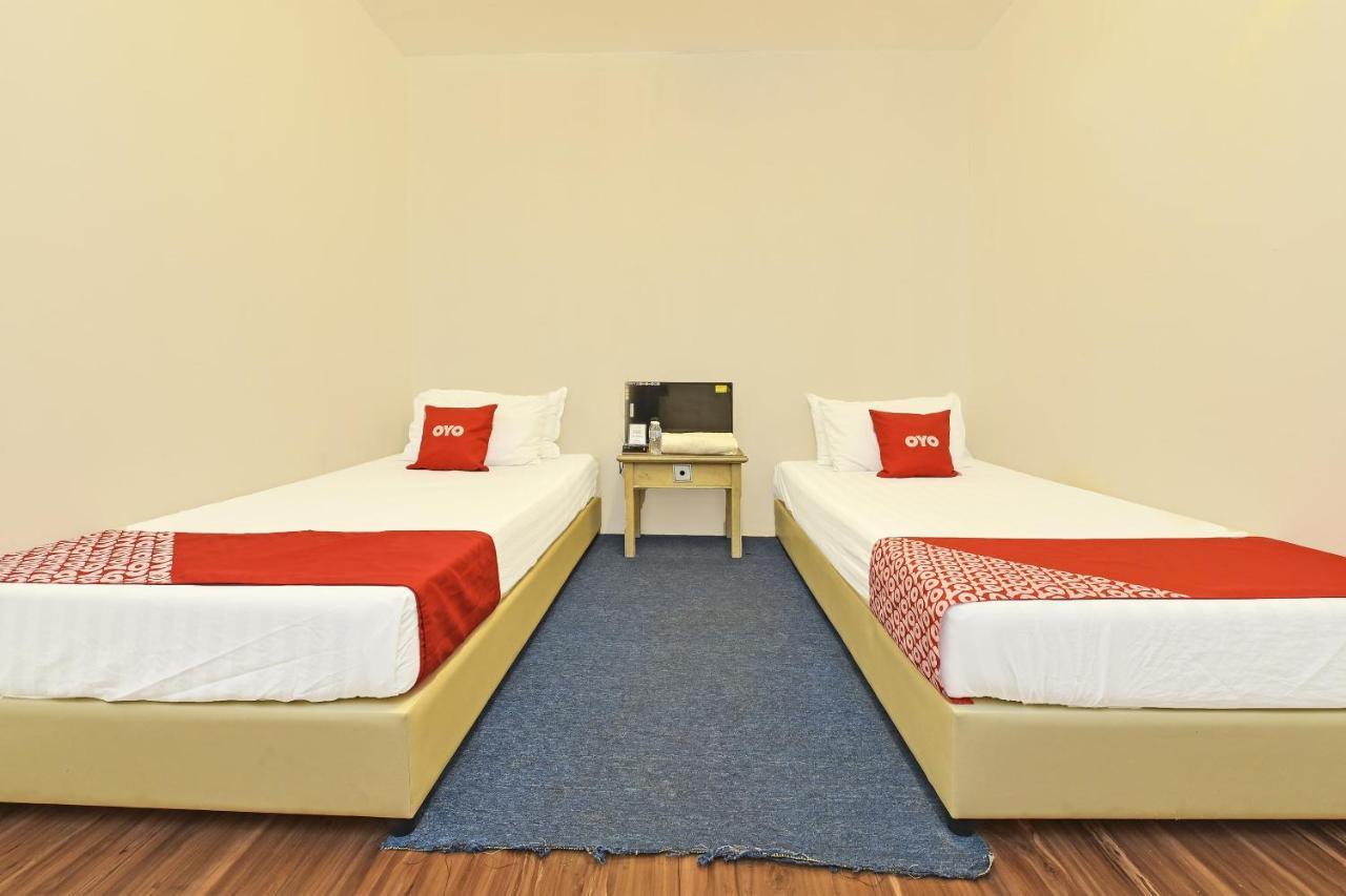F Hotel Sungai Dua Bukit Екстериор снимка